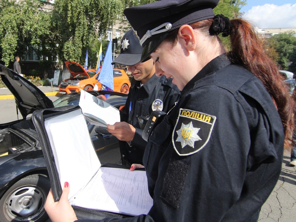 Под Одессой пьяный водитель разбил четыре автомобиля и прокатился по могиле