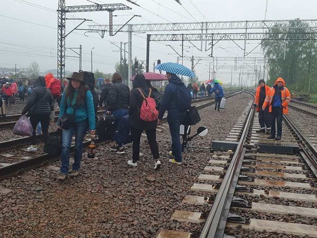 Детская еда со «взрывчаткой»: В Польше из-за подозрительной сумки эвакуировали пассажиров поезда из Киева