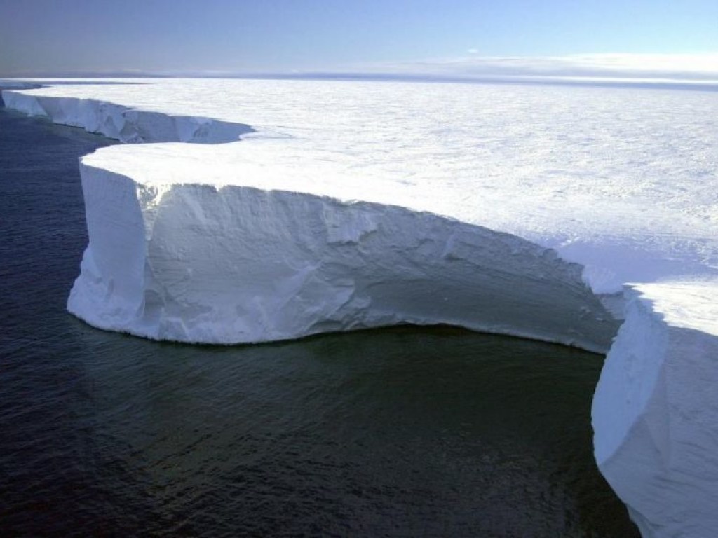 В Антарктиде  увеличилась таинственная дыра