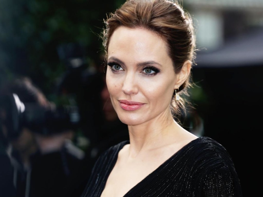 Анджелина Джоли рассказала о страшной болезни: у актрисы парализовало лицо