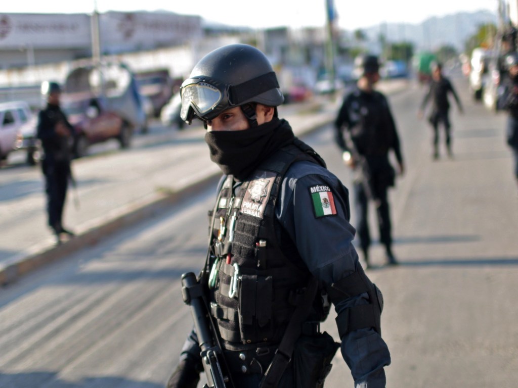 В Мексике разбился частный самолет с 11 пассажирами на борту