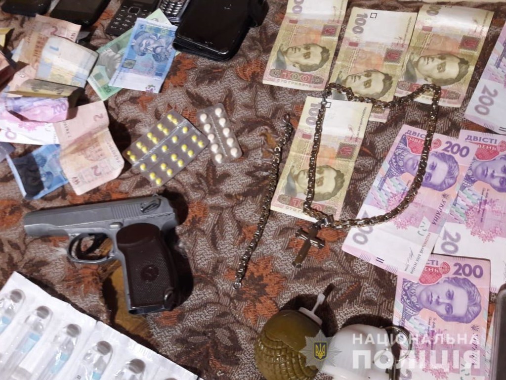 Накопили товара на миллион гривен: под Киевом полиция банду сбытчиков наркотиков из Донецка (ФОТО)