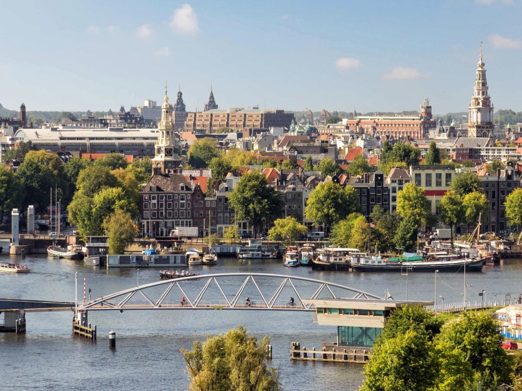 В Амстердаме с 2030 года будут запрещены авто на бензине и дизеле