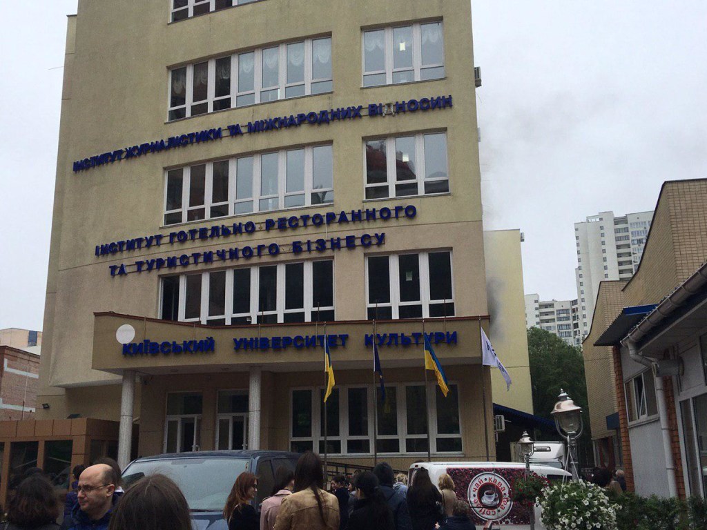 В Киеве произошел пожар в Национальном университете культуры (ФОТО)