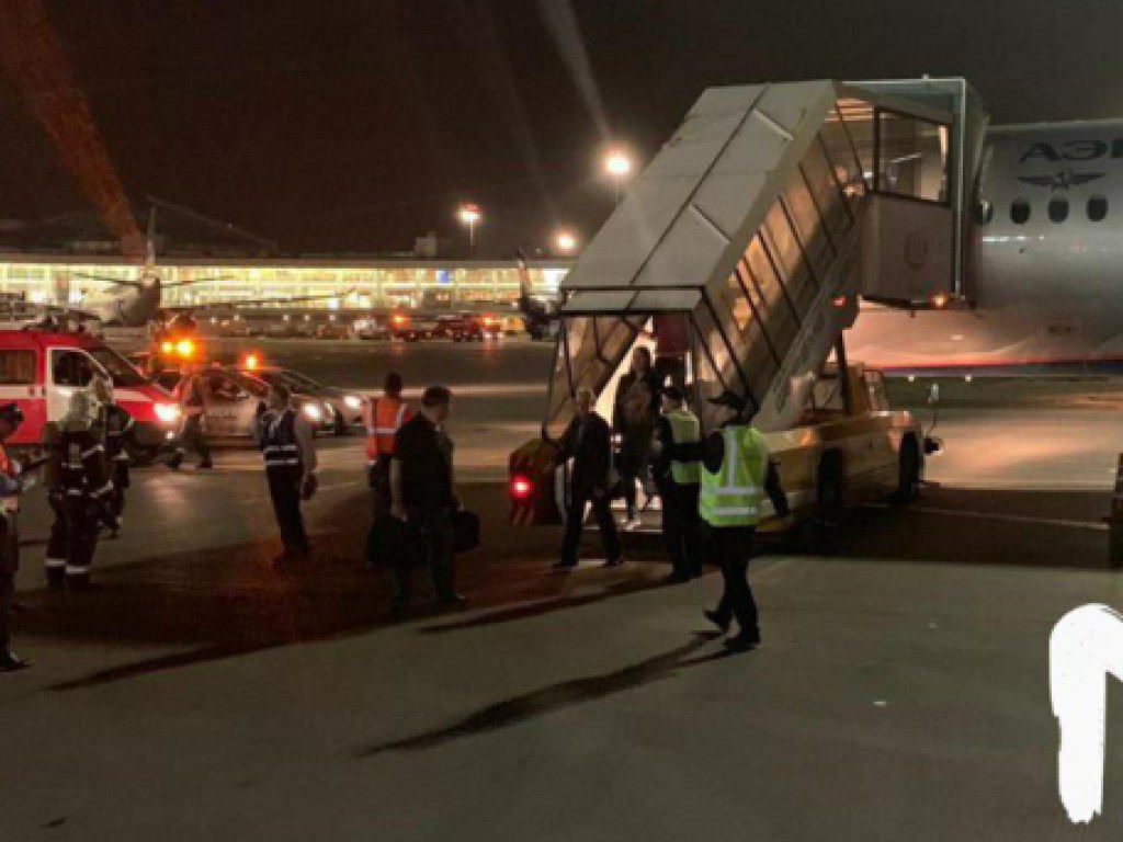 Новое ЧП с Sukhoi Superjet в аэропорту «Шереметьево»: Пассажиров эвакуировали (ФОТО)