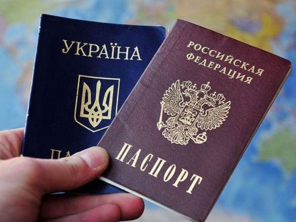 Политолог о выдаче паспортов РФ в ОРДЛО: Украине придется самостоятельно решать проблему