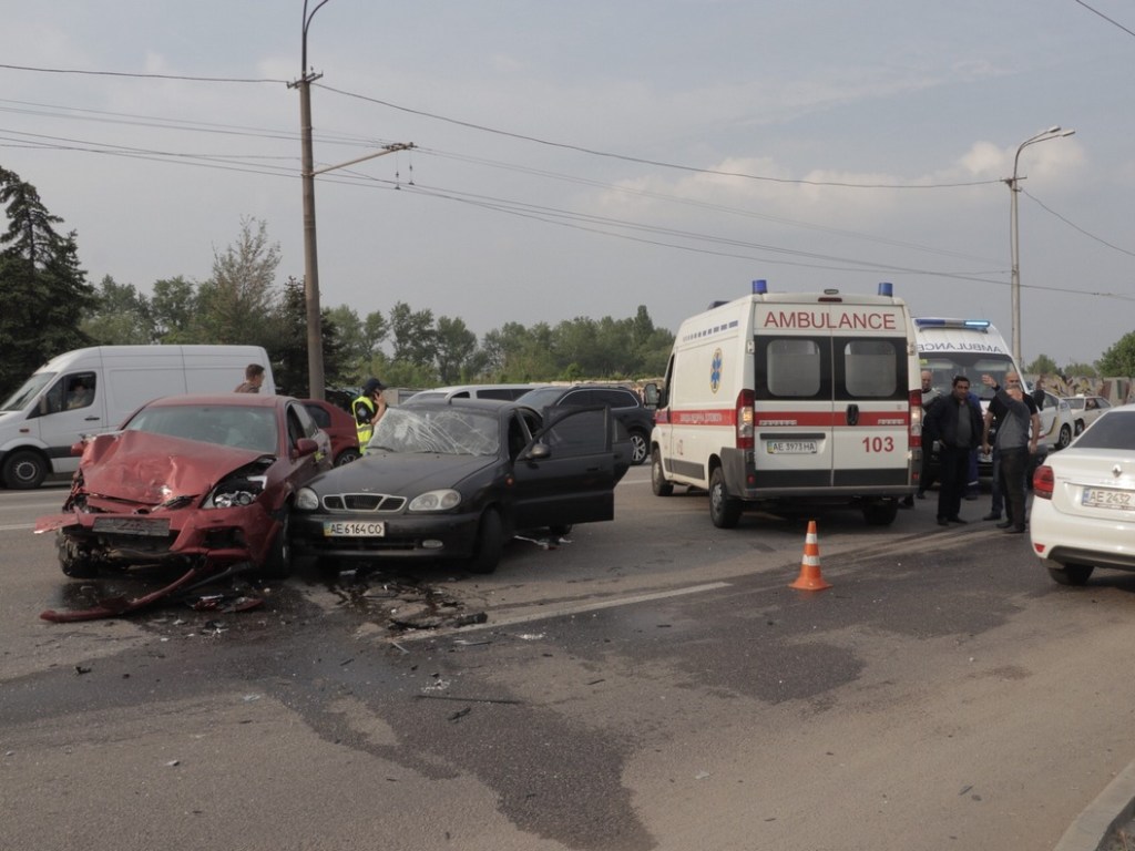 В Днепре столкнулись Opel и Daewoo: женщина погибла, пострадали двое мужчин (ФОТО, ВИДЕО)