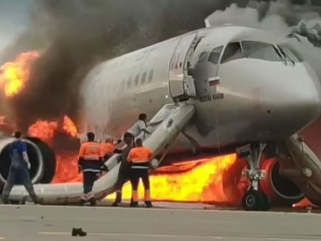 Стали известны фатальные ошибки пилотов сгоревшего в «Шереметьево» Superjet (ФОТО, ВИДЕО)