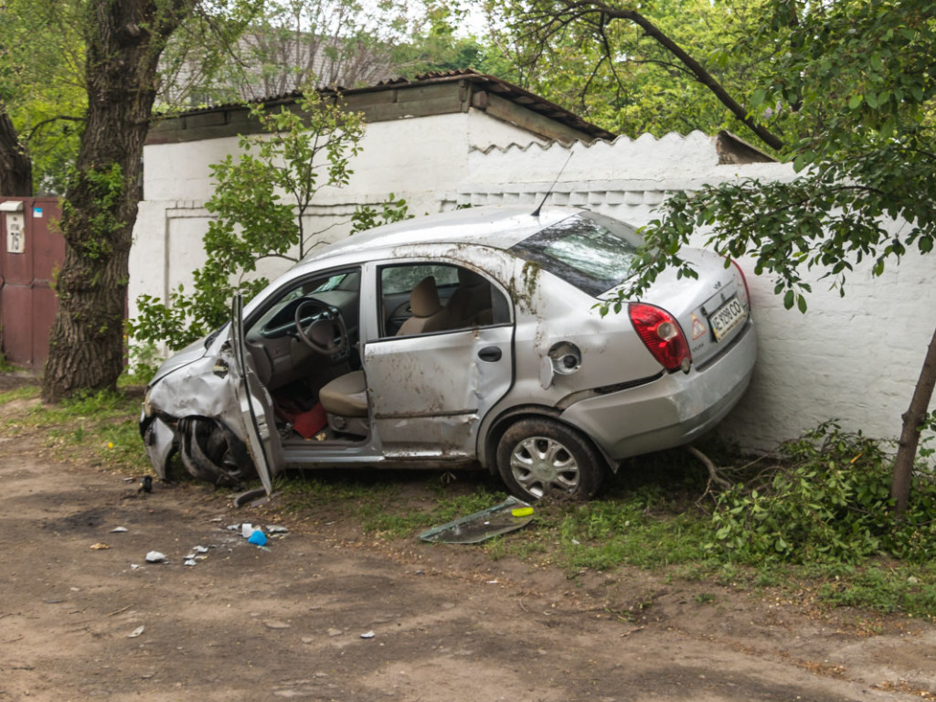 В Днепре столкнулись Chery и Opel, есть пострадавшая (ФОТО)