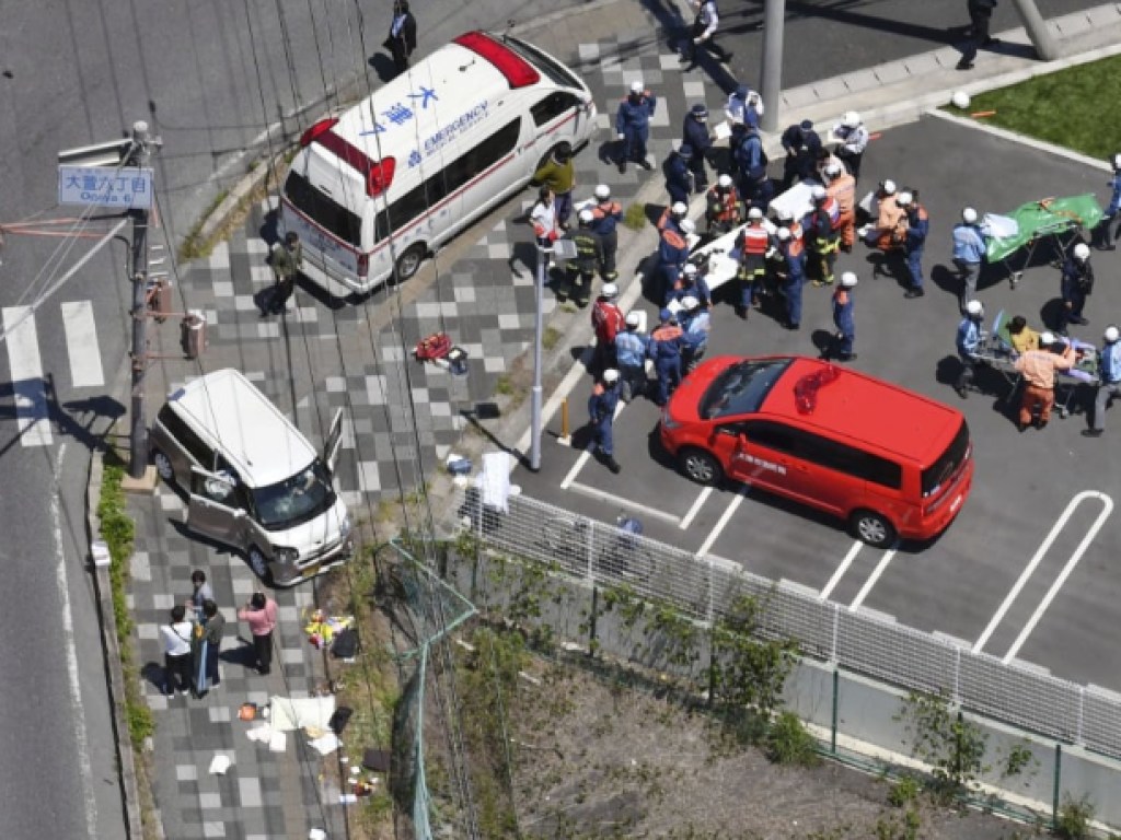 В Японии автомобиль врезался в группу детей: двое погибших, тринадцать пострадали (ФОТО)