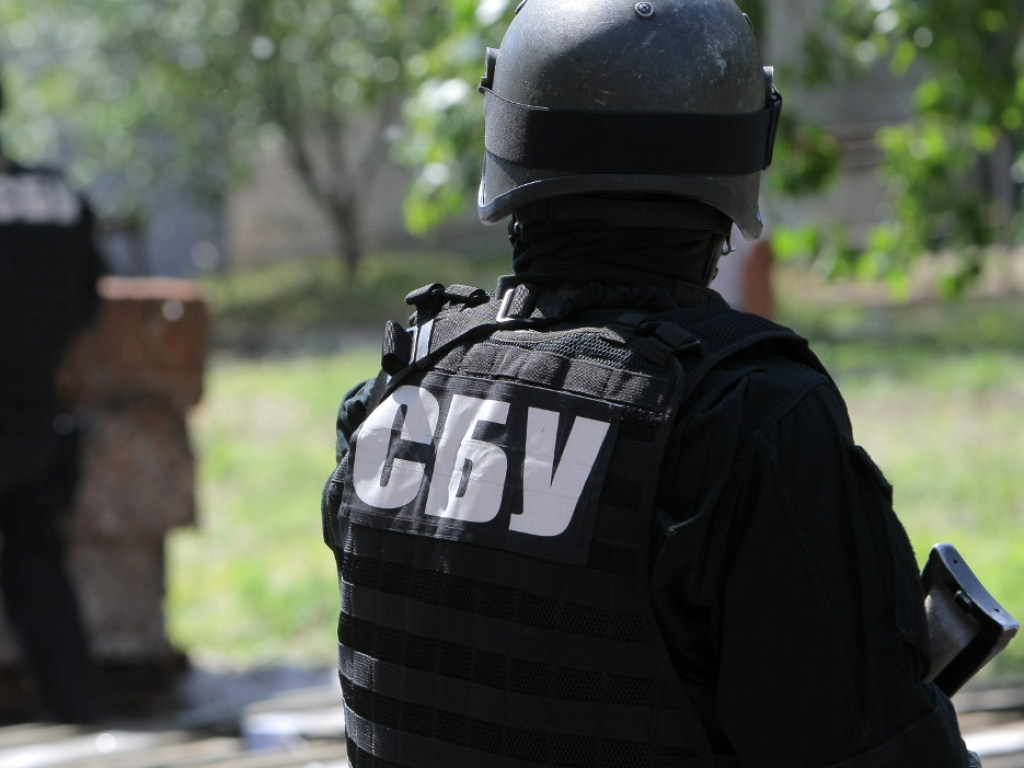 В Кропивницком коп-взяточник при задержании разбил две машины и сбил сотрудника СБУ