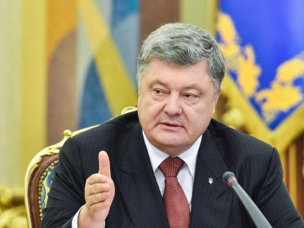 Порошенко подписал закон об укреплении обороноспособности Украины