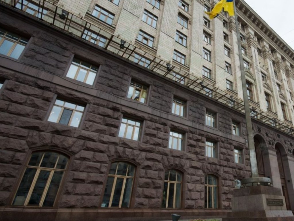 Миллионеры и бездомный: депутаты Киеврады показали декларации