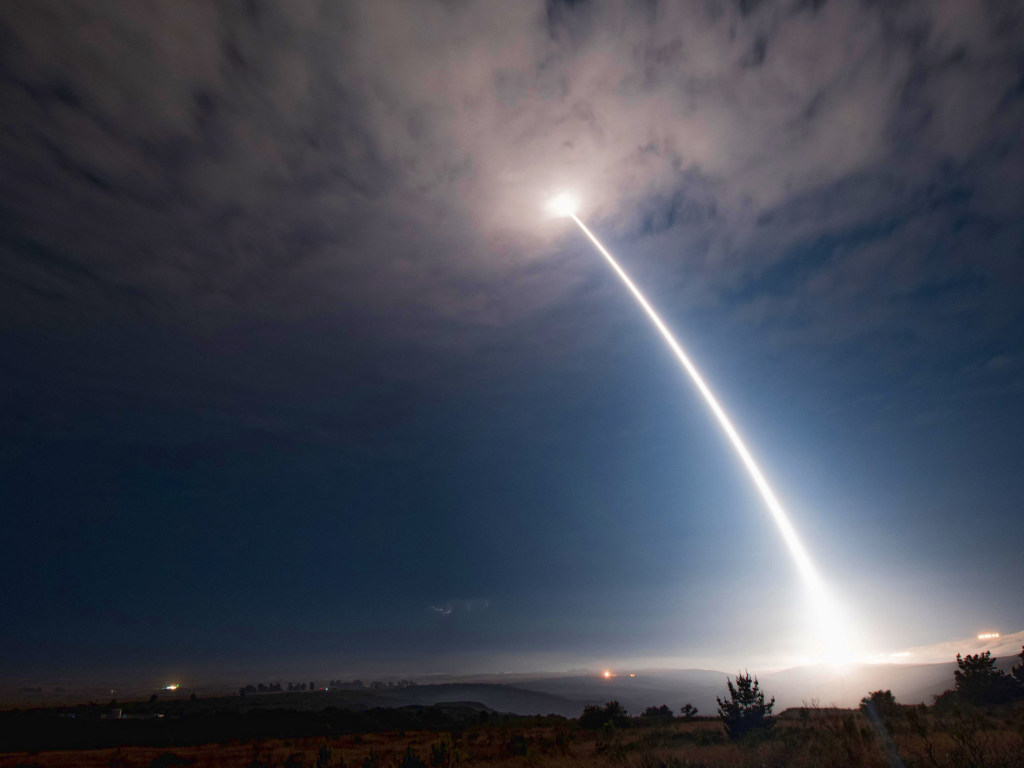 В США испытали межконтинентальную баллистическую ракету (ВИДЕО)