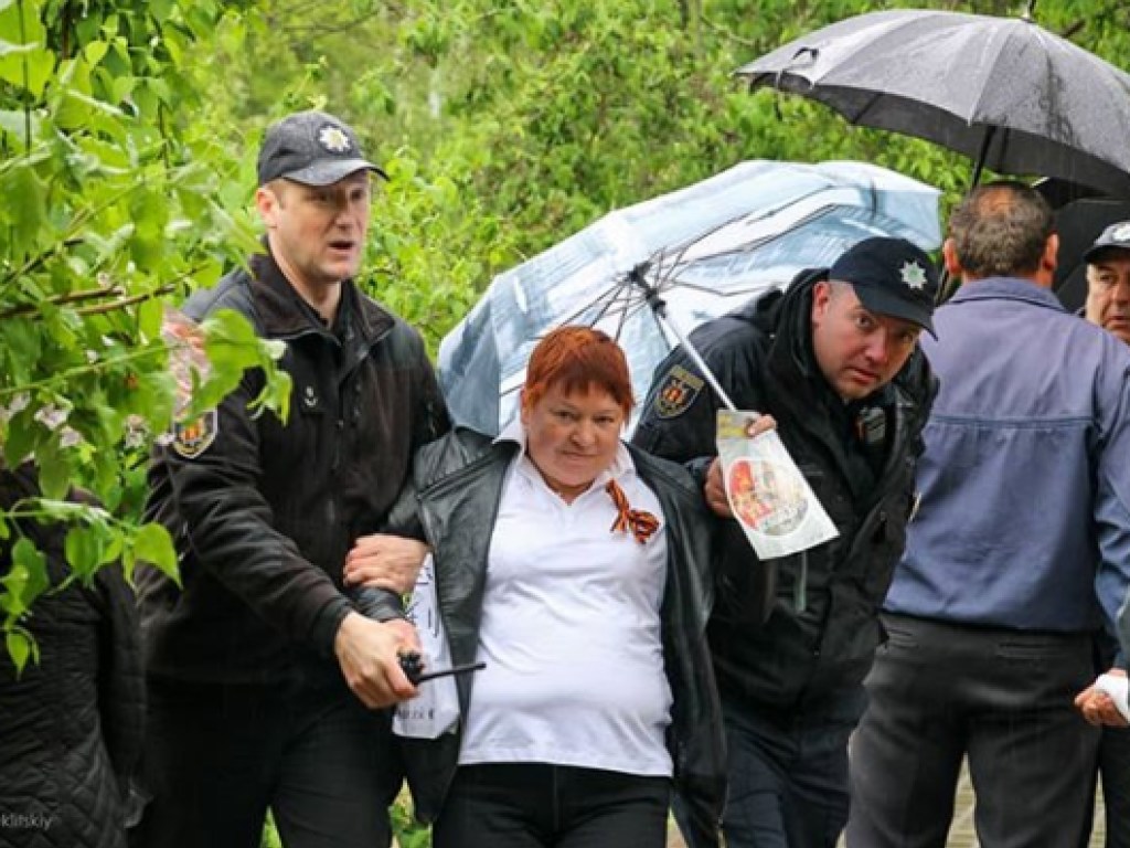 В Мелитополе задержали женщину с георгиевской лентой (ФОТО)