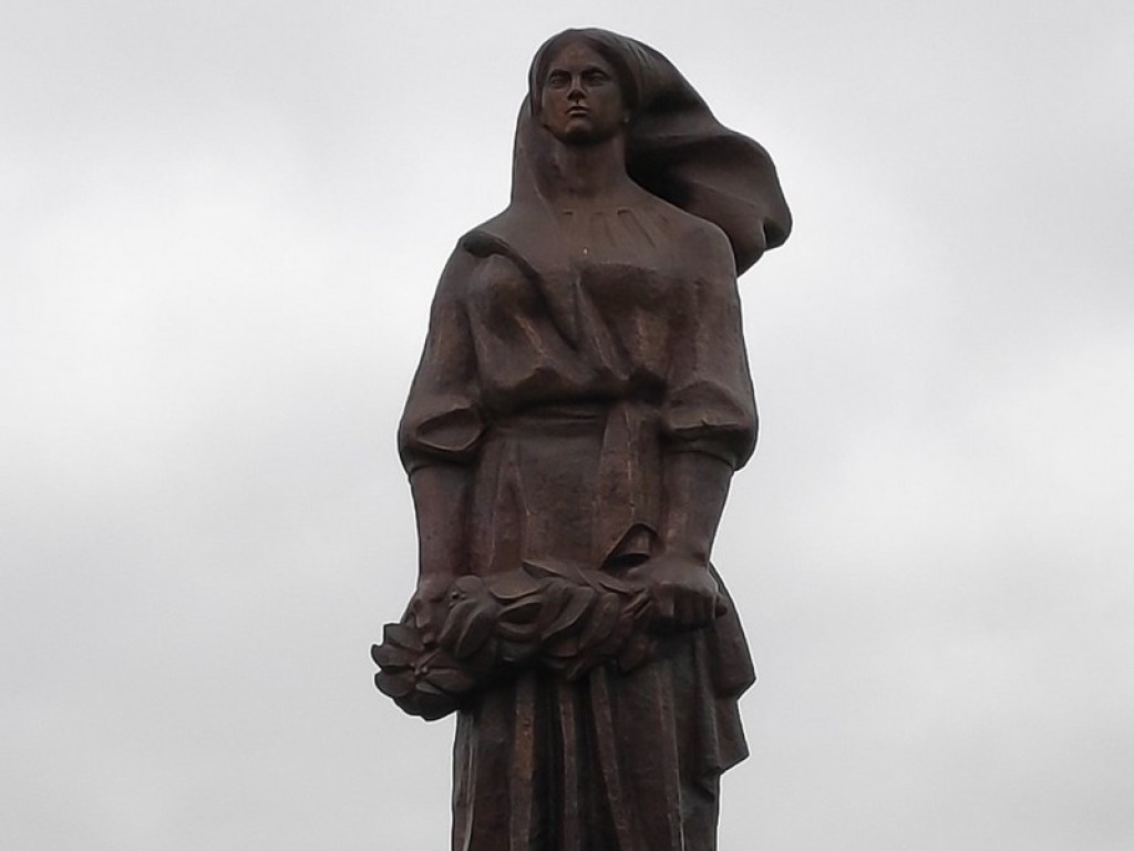 Симоненко почтил память героев войны в Корсунь-Шевченковском (ФОТО)