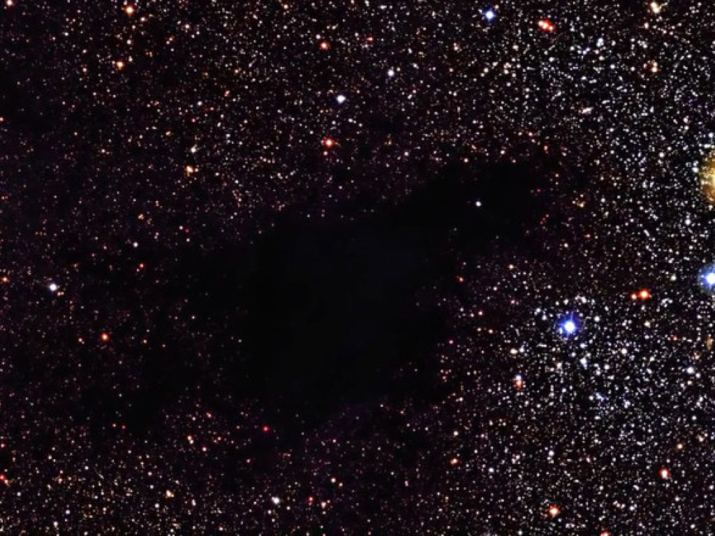 Астрономы обнаружили 6 «темных» галактик, где нет звезд