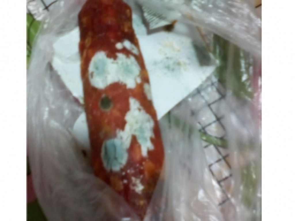 В супермаркете Мелитополя парню продали колбасу с «особенной» начинкой (ФОТО)