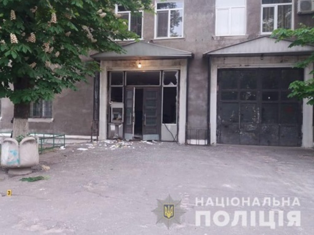 В Харьковской области самодельной бомбой взорвали банкомат (ФОТО, ВИДЕО)