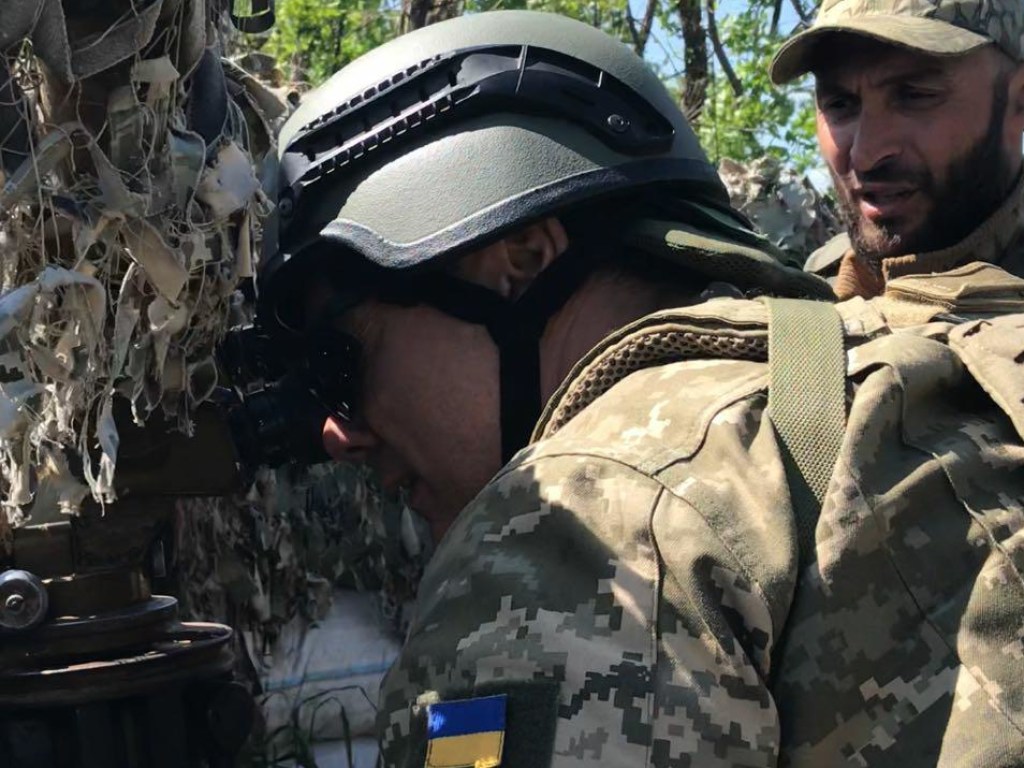 За сутки позиции ВСУ на Донбассе обстреляли 13 раз, один украинский боец ранен