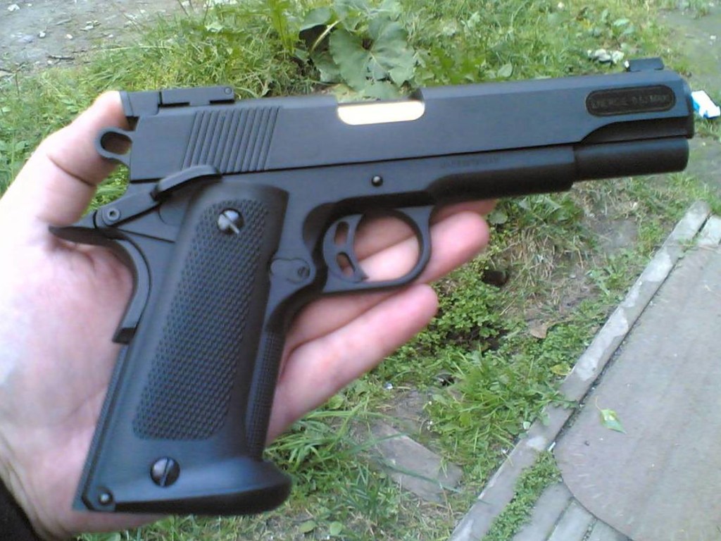 В Одесской области пьяный мужчина напал на патрульных и открыл стрельбу