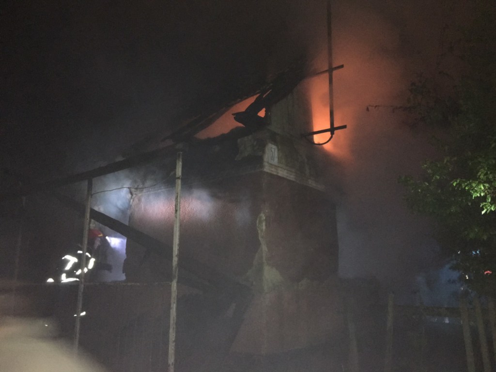 В селе на Закарпатье в доме начался мощный пожар: 20-летний парень сгорел заживо (ФОТО)