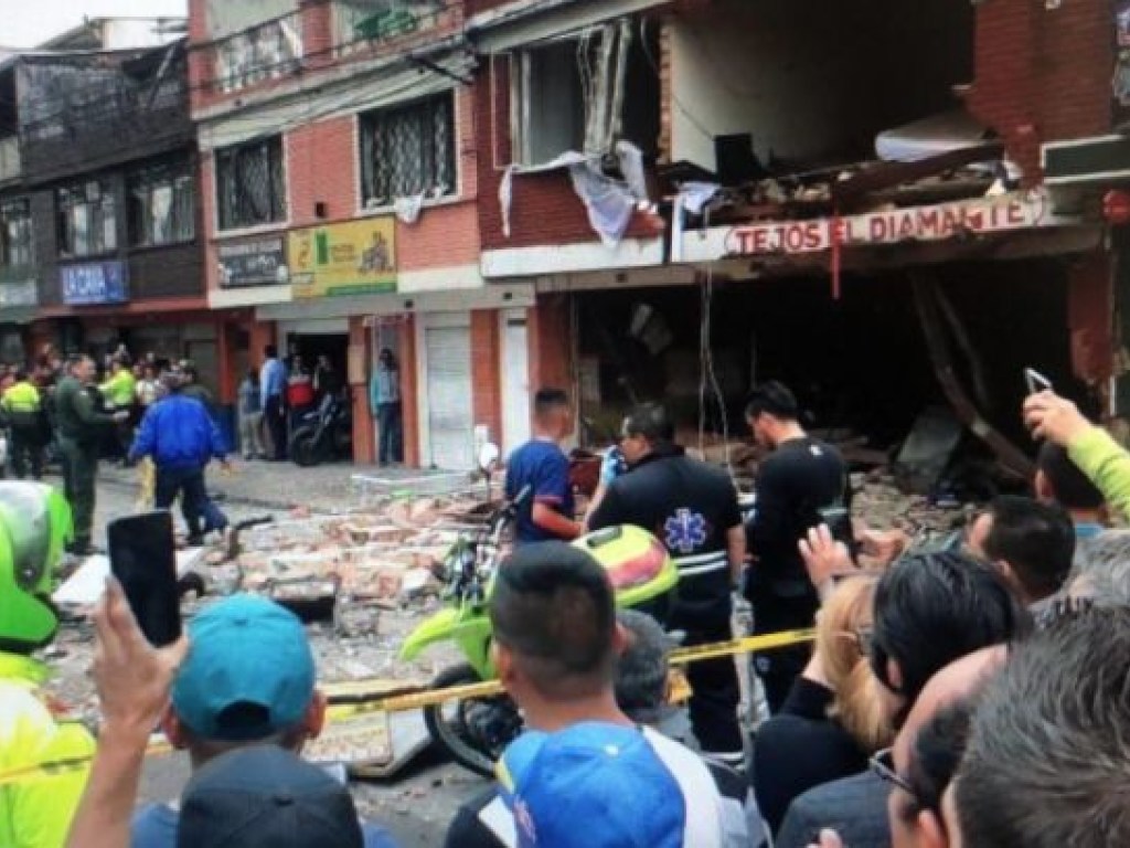 В Колумбии в здании пороховой мастерской произошел взрыв: погибли 4 человека, ранены 18 школьников (ФОТО)