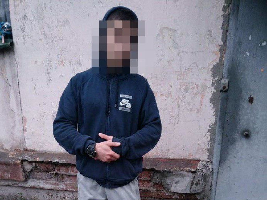 Вступился за подростков: В Днепре 20-летний пьяный грабитель ударил ножом мужчину (ФОТО)