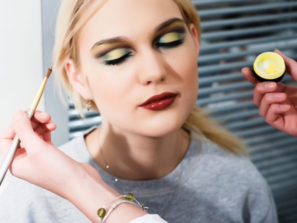 Модный make up лета-2019: влажный макияж, зеленые тени и блестящие губы (ФОТО, ВИДЕО)