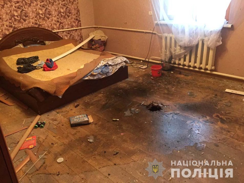 В дом депутата из Ровенской области забросили гранату: взрывом повредило комнату (ФОТО)