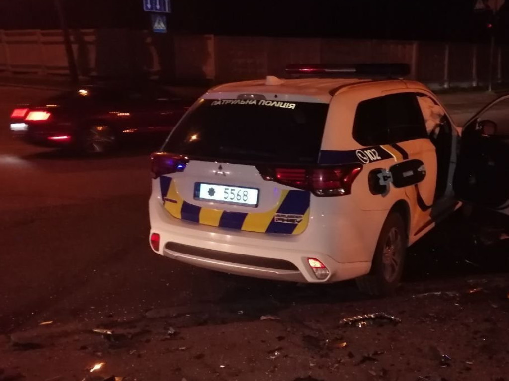 В Чернигове полицейское авто попало в ДТП: правоохранителей госпитализировали (ФОТО)