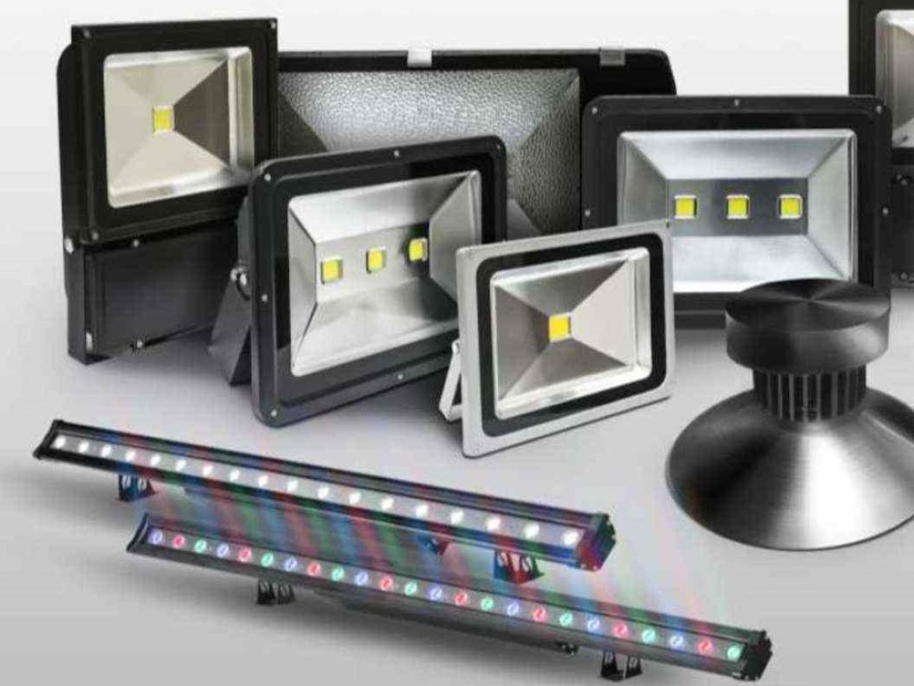 Светодиодные прожекторы – неотъемлемая часть наружного оформления дома