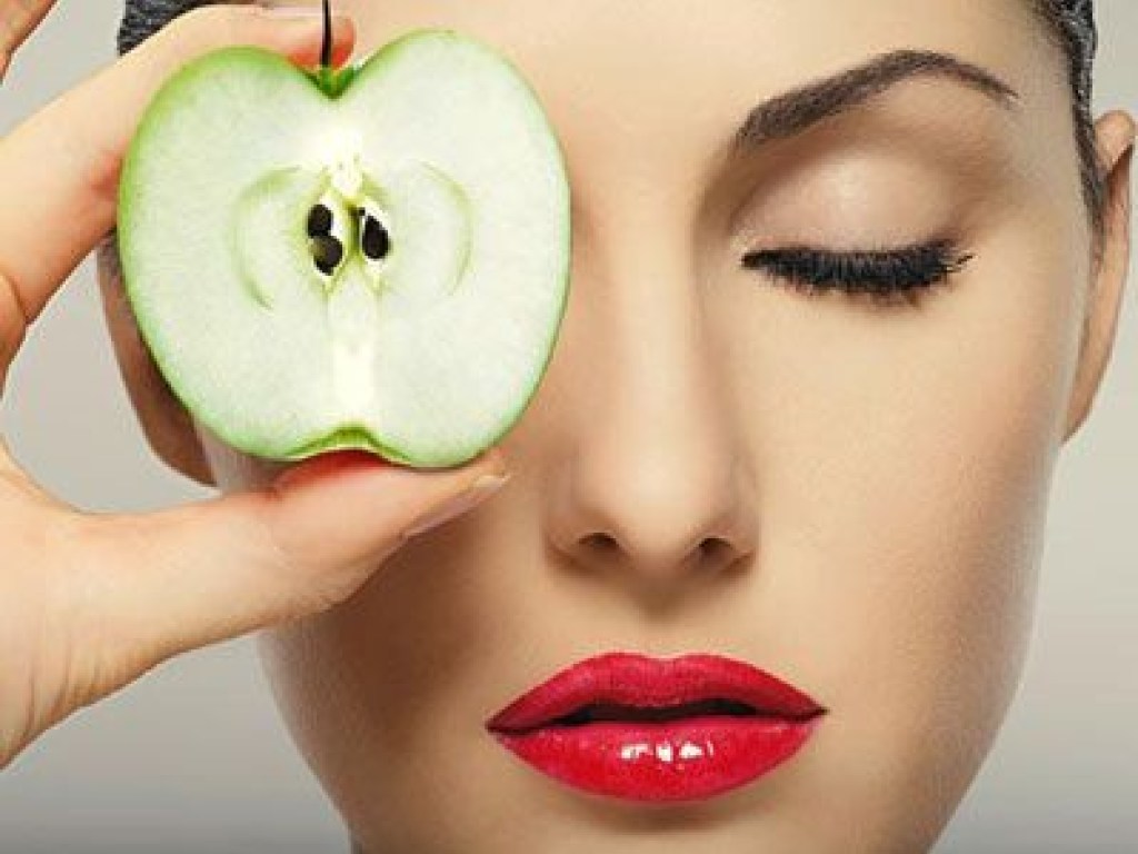 «Красота требует фруктов»: Яблочная маска для лица творит чудеса