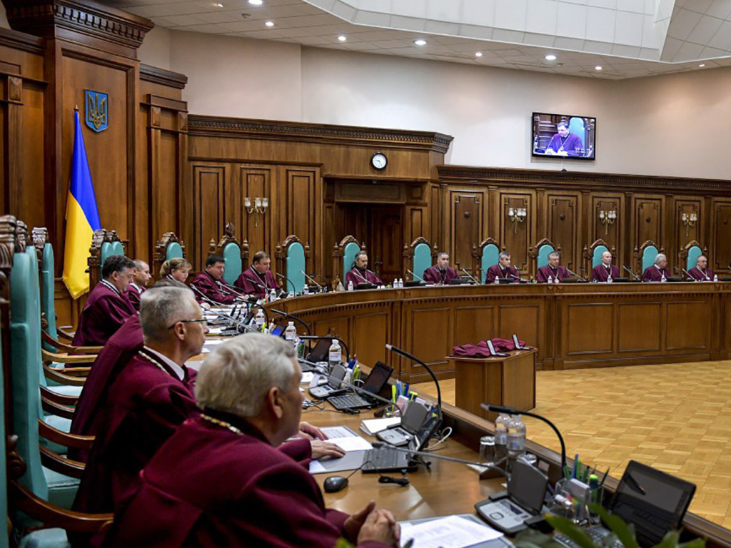 КСУ отложил тему люстрационного закона из-за ожидаемой отставки Шевчука &#8212; эксперт