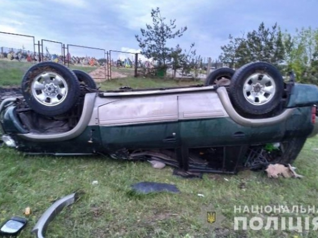 В Ровенской области произошло ДТП: Внедорожник всмятку, водитель в коме (ФОТО, ВИДЕО)