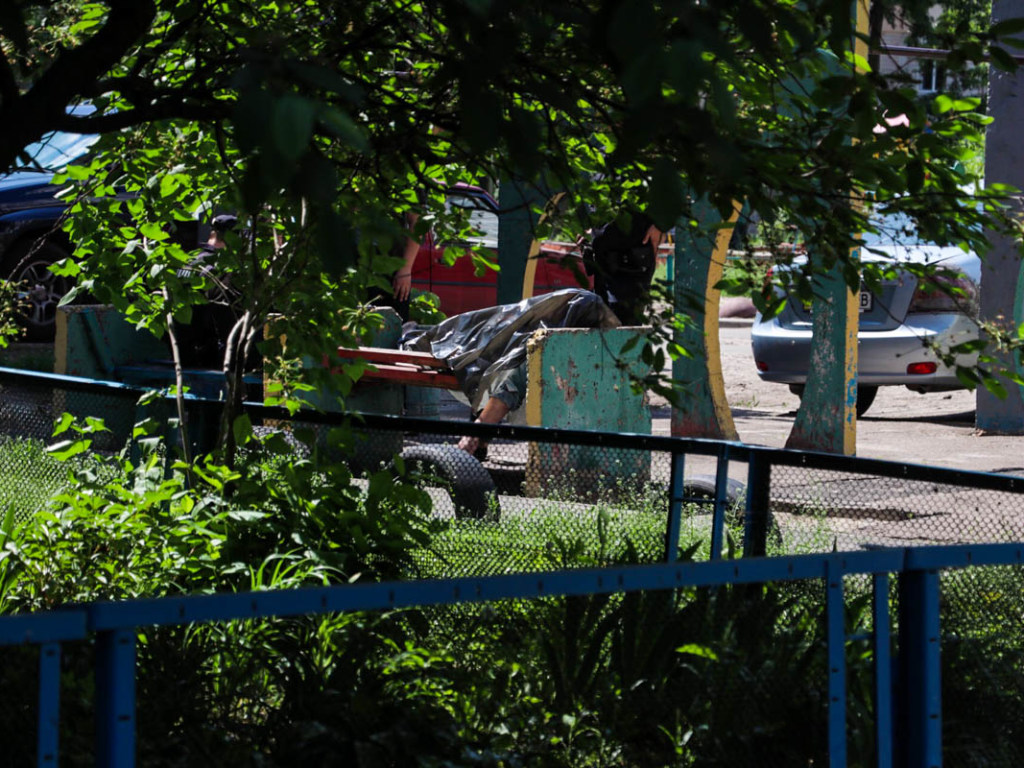 На Троещине в Киеве нашли труп пенсионера (ФОТО, ВИДЕО)