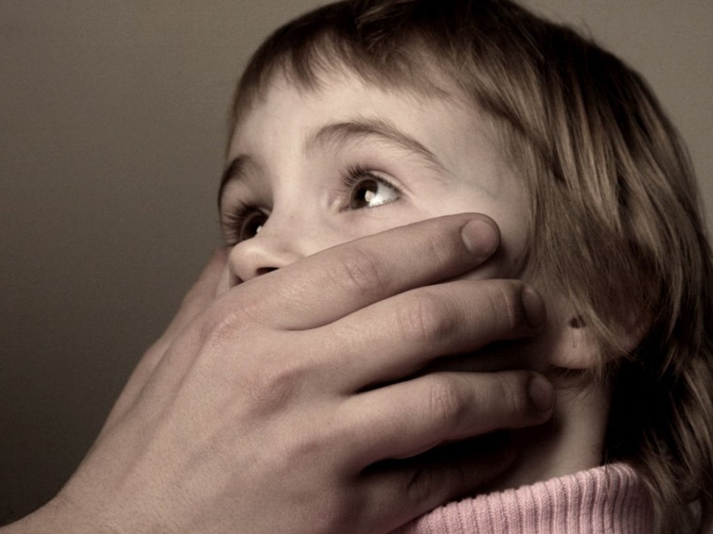 В Полтаве пьяный отец насиловал 12-летнюю дочь