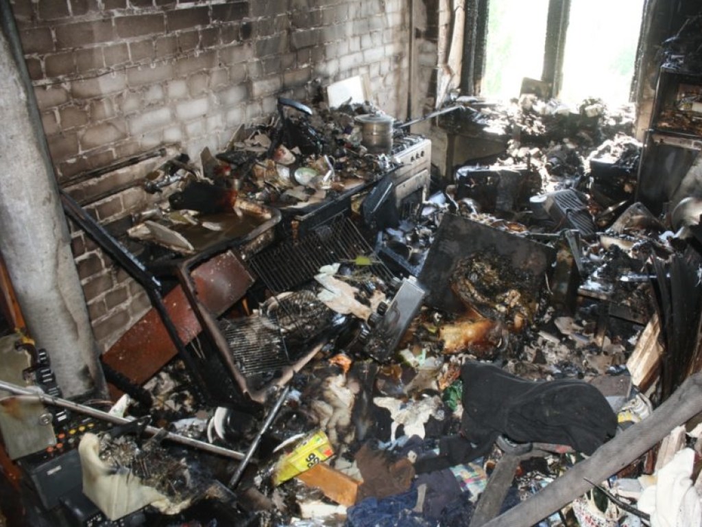 В Запорожье пожар в многоэтажном доме унес жизнь человека (ФОТО)