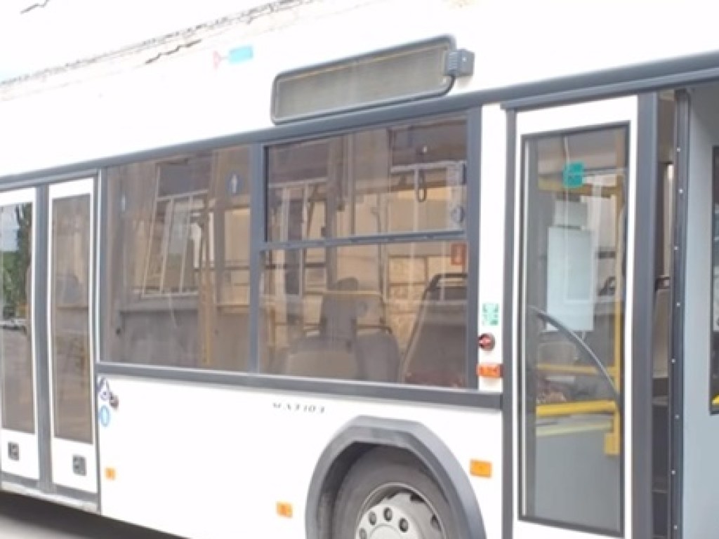 В Кропивницком обстреляли крупногабаритный автобус с пассажирами (ФОТО, ВИДЕО)