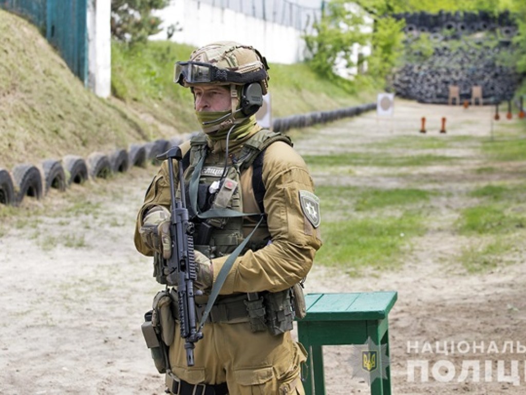Полицейских вместо автоматов Калашникова вооружат пистолетами-пулеметами (ФОТО, ВИДЕО)