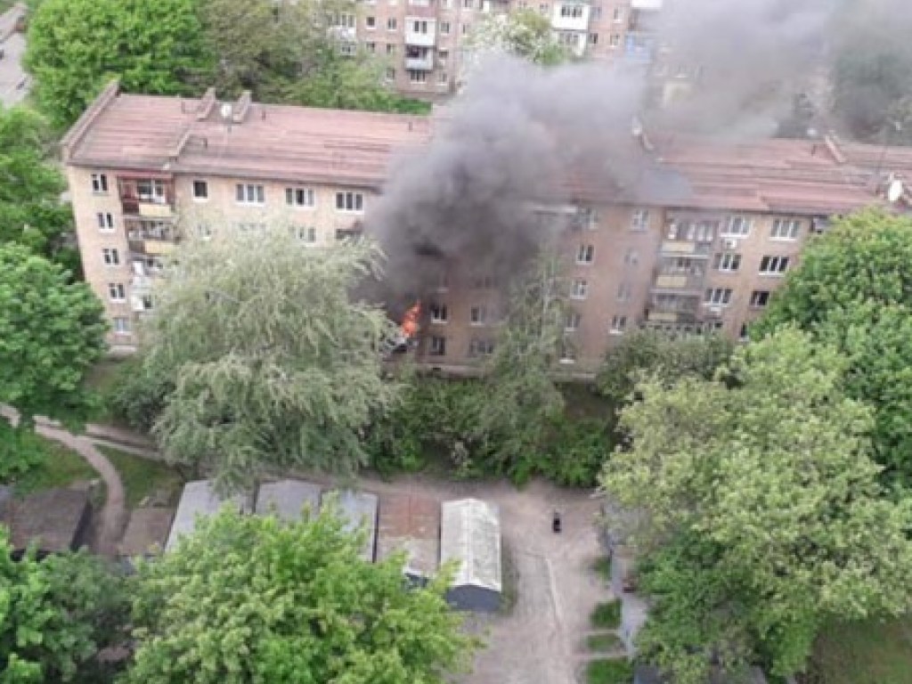 В Киеве горела хрущевка: обнаружено тело мужчины (ФОТО)