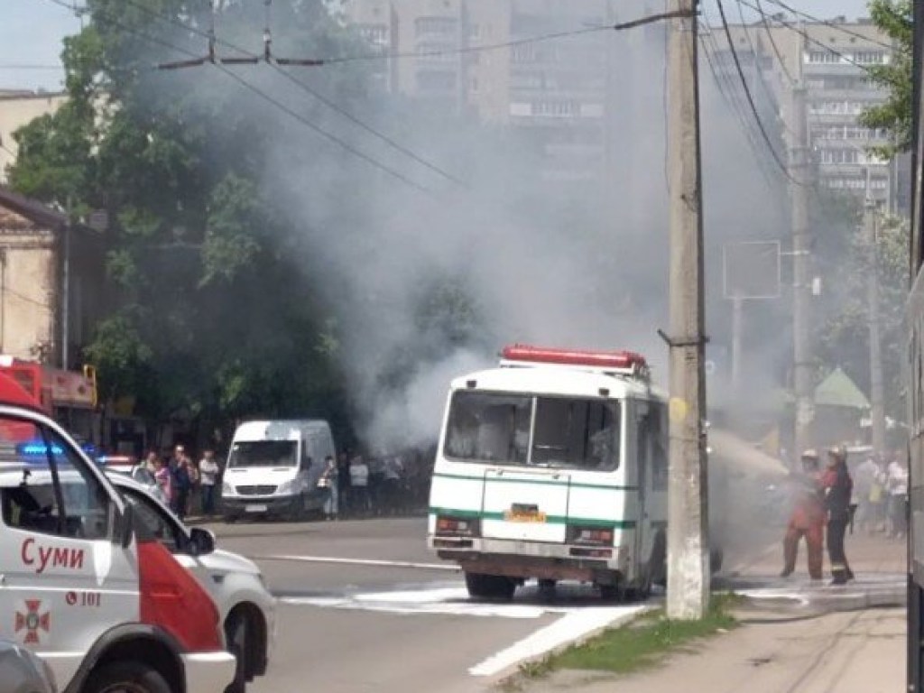 В Сумах загорелся рейсовый автобус  (ФОТО)