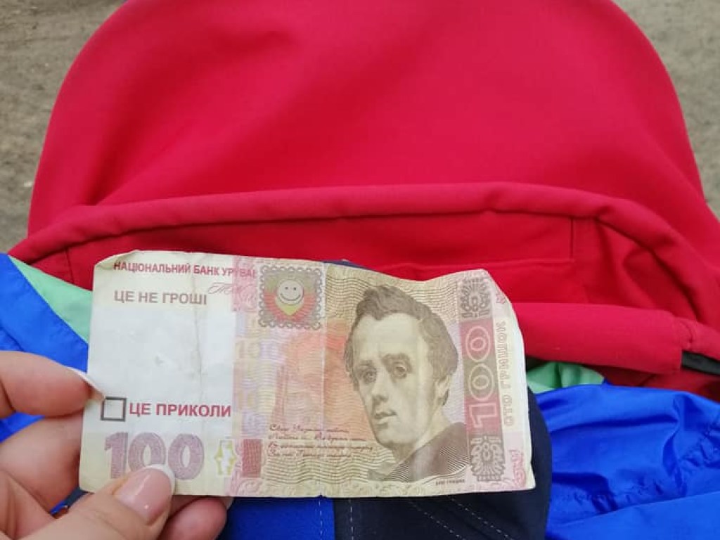 В Киеве на рынке Святошинского района дают сдачу «приколами» (ФОТО)