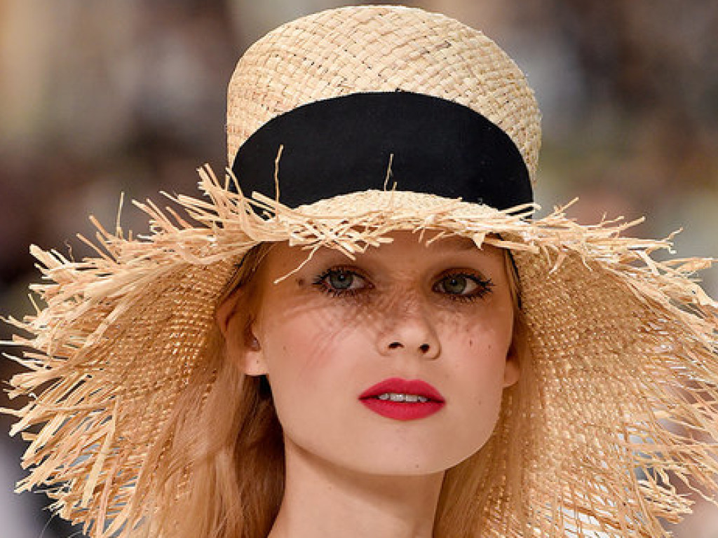 Летом-2019 будет модно носить шляпы (ФОТО)