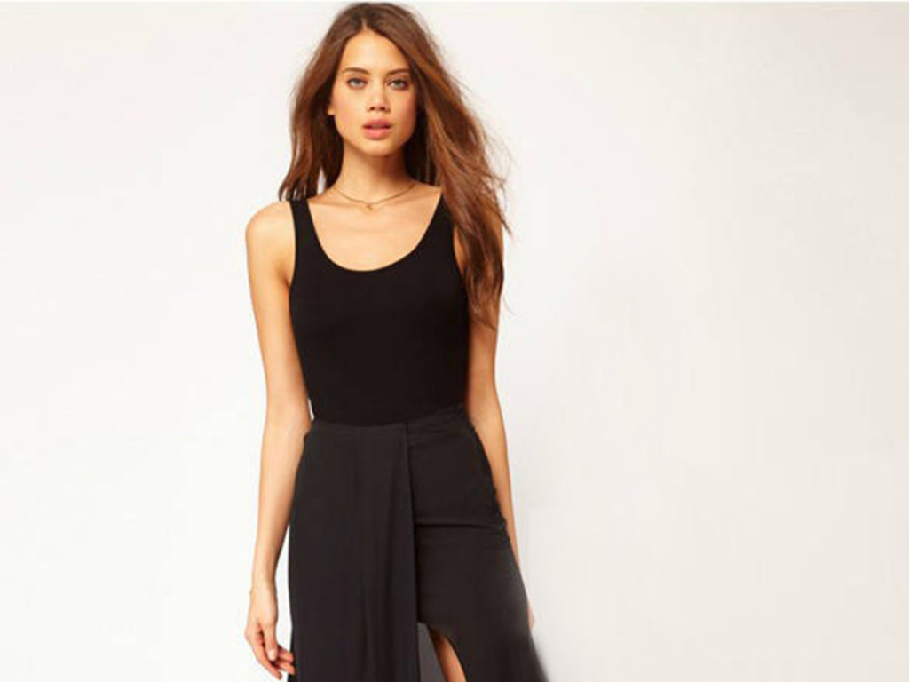 «Актуальный total black»: Длинная черная юбка в пол – самый модный предмет летнего гардероба (ФОТО)