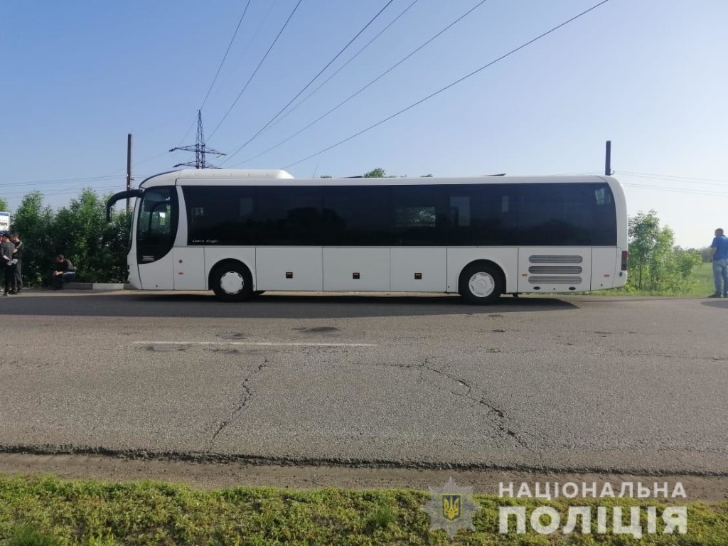 Пьяный мужчина угрожал подорвать пассажирский автобус в Харьковской области (ФОТО, ВИДЕО)