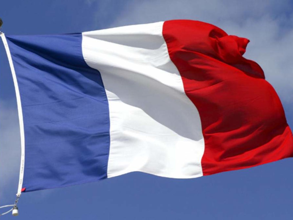 Французский сайт потребовал от Зеленского извинений за клевету