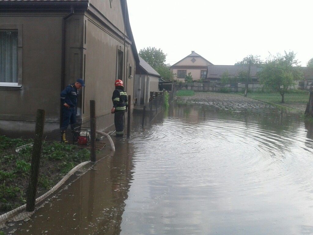 В Ровенской области из-за сильных дождей произошли подтопления домовладений (ФОТО, ВИДЕО)