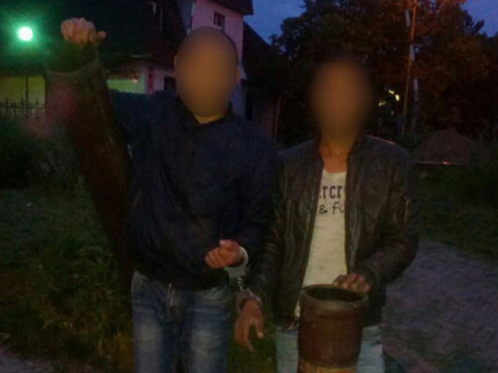 В Ужгороде задержали двух расхитителей водосточных труб (ФОТО)