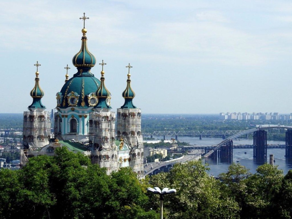 Лучшие горы и долины: Киев включили в ТОП-10 городов с красивыми пейзажами